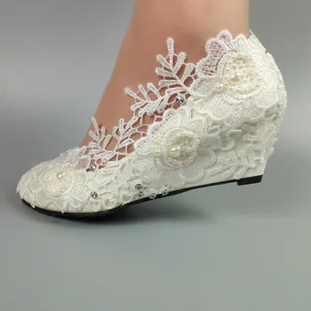 Nov prihod belih Velik cvet Čipke poročni čevlji Klini dame čevlji ženske v Visokih petah Črpalke 3 cm/5 cm Nevesta poročni čevelj
