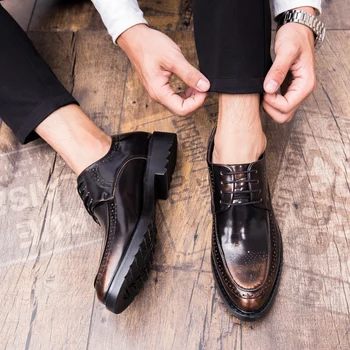 2019 moda moška obutev športna usnjena moška klasična rdeča zlati črne čipke za čevlje človek udobno brogue obutev za moške, vroče prodaje