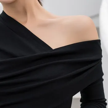 TWOTWINSTYLE Seksi Off Ramenski Asimetrične Ženske majice Vrhovi Ženski Vitek, Dolg Rokav Modni Črno Tshirt Jeseni leta 2020