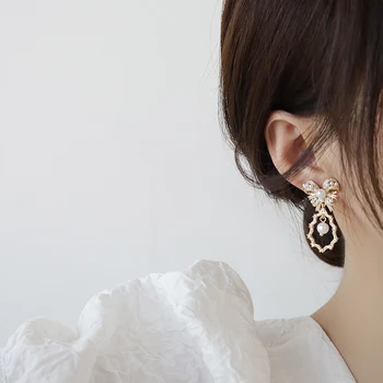 Korejski vroč modni nakit 14K pravi pozlačeni bakreni vdelan AAA cirkon uhani eleganten lok ženske svate uhani