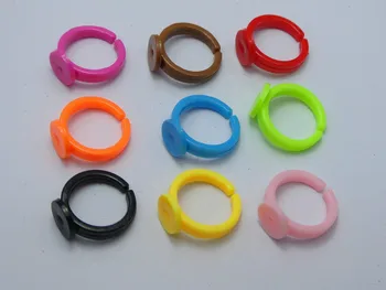 200 Mešano Barvo Plastike Nastavljiva Otroci Obroč Prazno Ugotovitve LEPILA NA Podlago 9 mm Ploščica
