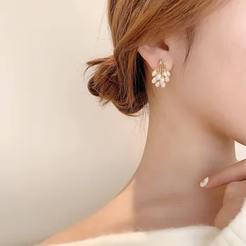 2020 Novo sweet modni pearl Ženske uhane pogodbeno joker kovinski cvetje modeliranje Spusti Nakit uhani